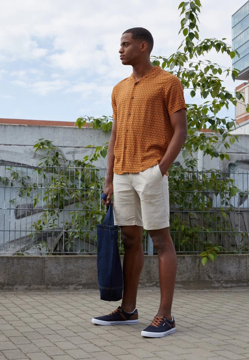 Pier One LINEN BLEND DRAWCORD SHORTS - Shorts - Beige 1 Pier One LINEN BLEND DRAWCORD SHORTS - Shorts - Beige