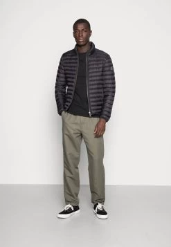 Pier One T-Shirt Basic - Black -Pier One 9541d4ec16e54b19a6b86e488dd20e0f 1